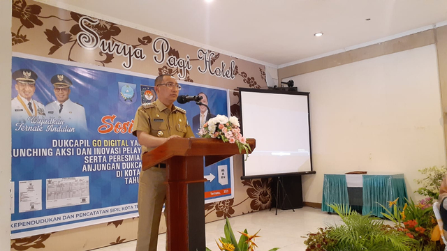 Wali Kota Ternate, M Tauhid Soleman, saat memberikan sambutan dalam kegiatan Dukcapil Go Digital serta peresmian pengoperasian Anjungan Dukcapil Mandiri (ADM). Foto: SAR/cermat