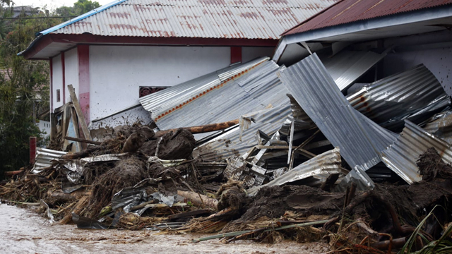 Bangunan yang terdampak banjir bandang di Kabupaten Minahasa Tenggara (Mitra), pada Senin (21/9)