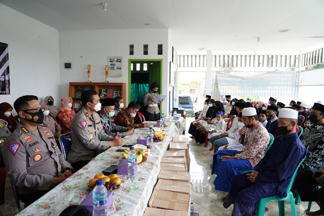 Sambut HUT ke-66, Korlantas Polri Beri Bantuan ke Ponpes di Tangsel (78851)