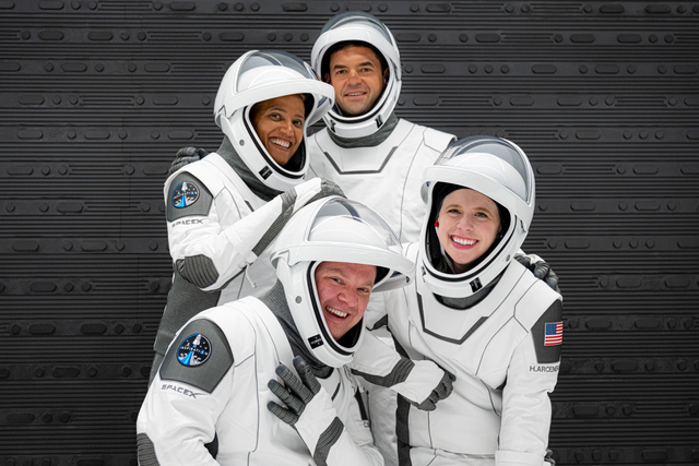 Empat orang warga sipil kelilingi Bumi 3 Hari dengan pesawat luar angkasa milik SpaceX. Foto: SpaceX