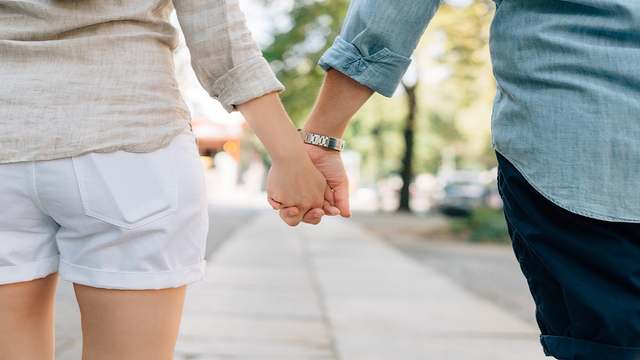 Namun mungkin banyak yang belum tahu jika menggenggam tangan kekasih akan memberikan dampak positif. Foto. dok: Pixabay