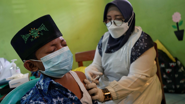 Foto: 500 Santri di Sumsel Jalani Vaksinasi Dosis 1 (100183)