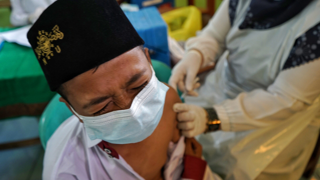 Foto: 500 Santri di Sumsel Jalani Vaksinasi Dosis 1 (100185)