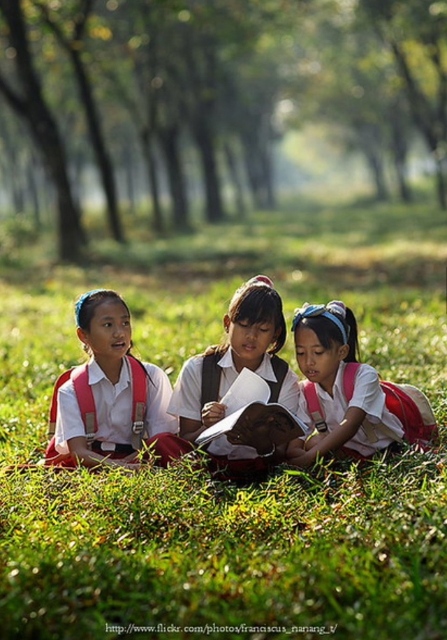 Flickr.com - perbedaan dan persamaan seragam sekolah dengan seragam pramuka