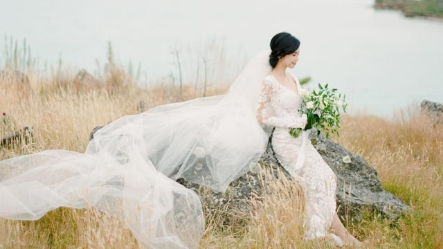 Gaun pengantin (Foto: Instagram Adi @axioo)