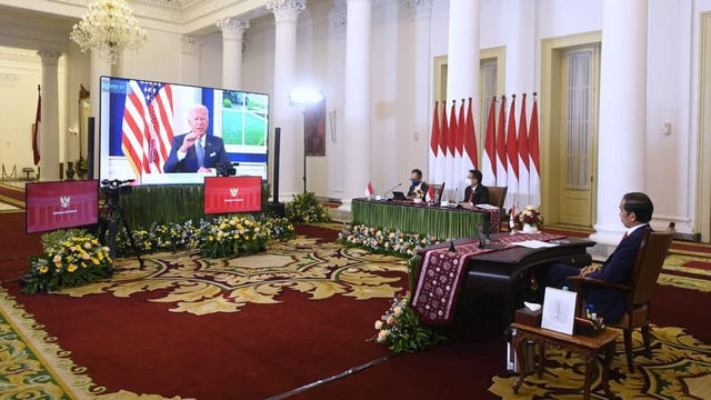 Presiden Joko Widodo beserta Menteri Kesehatan Budi Gunadi Sadikin menghadiri Global COVID-19 Summit dalam UN General Assembly secara virtual, Rabu (23/9). Foto: Biro Sekretariat Presiden
