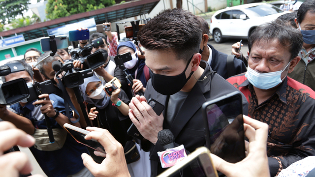 Jonathan Frizzy saat mendatangi Pengadilan Agama Jakarta Selatan, Jakarta, Kamis, (23/9). Foto: Ronny