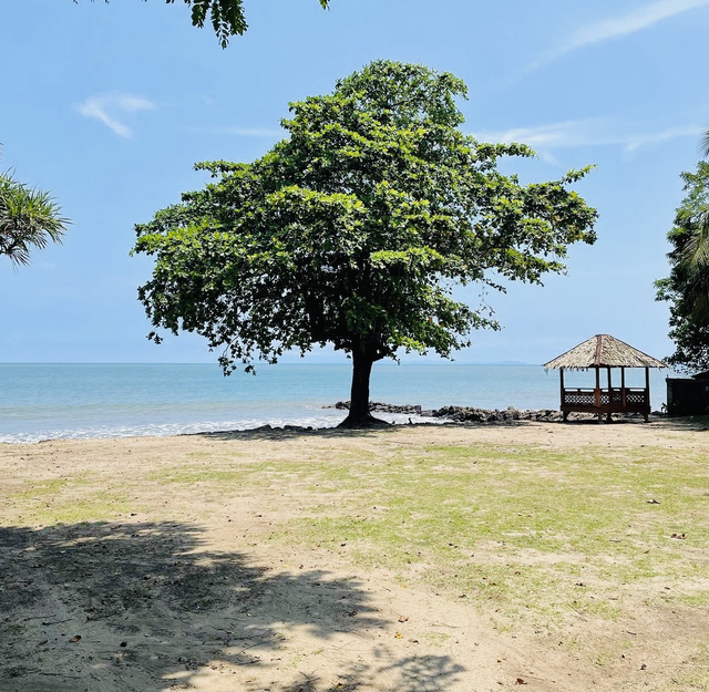 Pesona Wisata Batu Saung Pantai Anyer | Kumparan.com