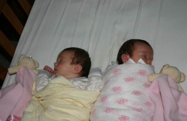 Ilustrasi nama bayi kembar perempuan Islami (Sumber: Flickr)