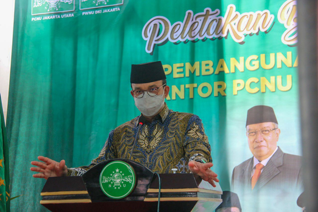 Gubernur DKI Jakarta Anies Baswedan saat peletakan batu pertama pembangunan tahap 2 gedung PCNU Jakut.  Foto: Dok. Kominfotik Jakut