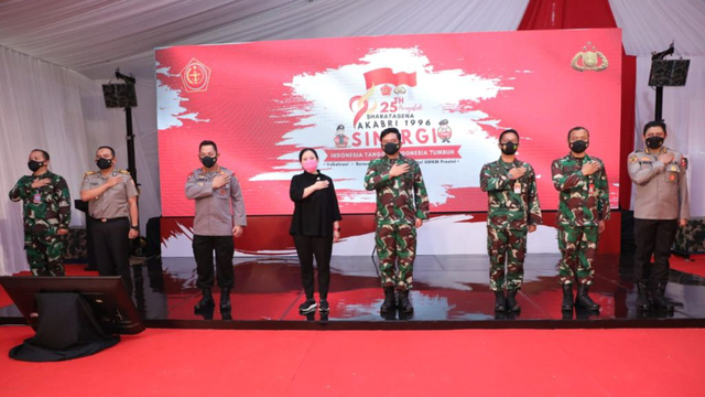 Panglima TNI dan Kapolri tinjau vaksinasi di Tangerang. Foto: Dok. Istimewa