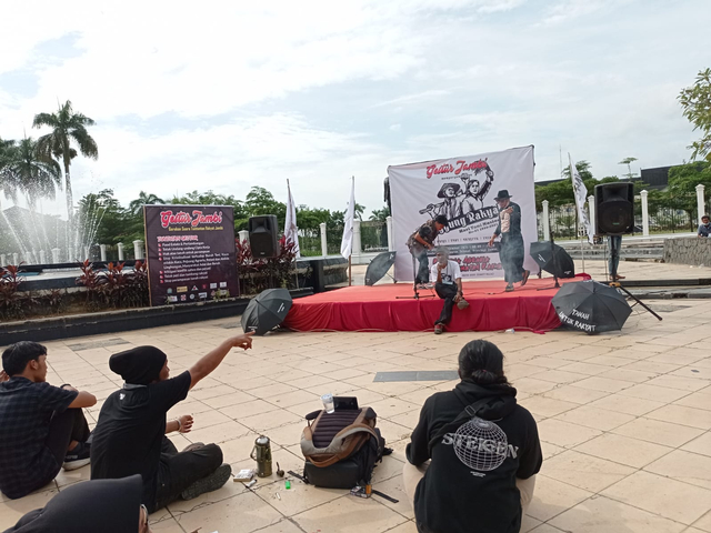 Gestur Jambi menggelar panggung rakyat. (Foto: Jambikita.id) 