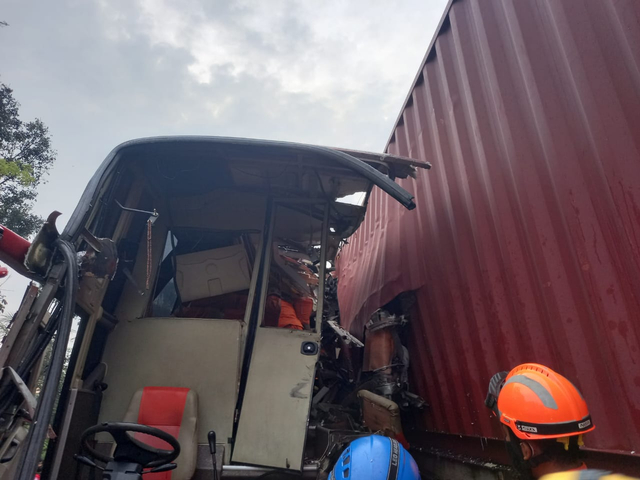 Suasana kecelakan bus di Kulon Progo, Jumat (24/9). Foto: Dok. Basarnas Yogyakarta 