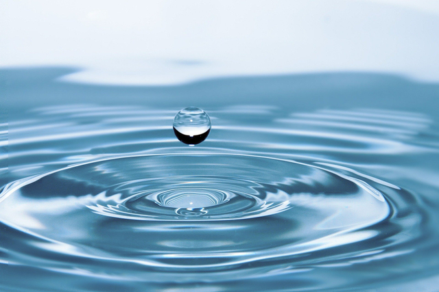 Air merupakan sumber daya alam yang bermanfaat bagi makhluk hidup. Foto: Pixabay