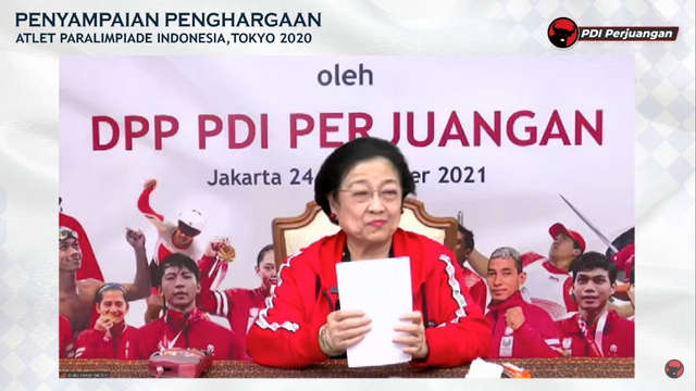 Ketua Umum PDIP Megawati Soekarnoputri memberikan penghargaan kepada atlet Paralimpide Tokyo 2020. Foto: Youtube/PDIP