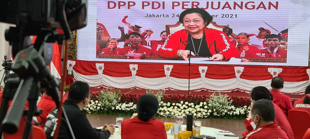 Ketua Umum PDIP Megawati Soekarnoputri memberikan penghargaan kepada atlet Paralimpide Tokyo 2020.
 Foto: Youtube/PDIP