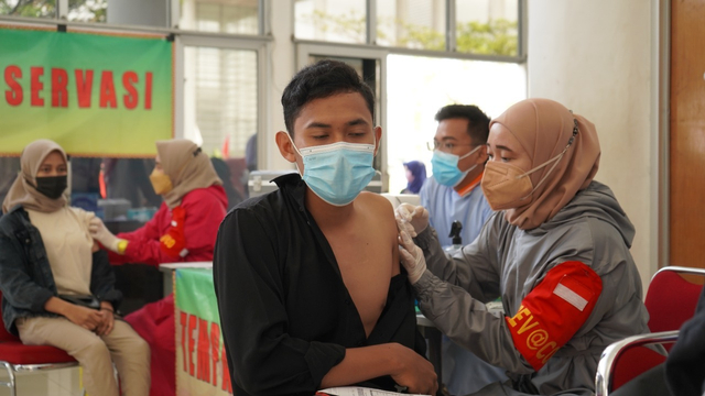 Dukung Perkuliahan Hybrid Itera Mulai Vaksinasi Mahasiswa (245796)