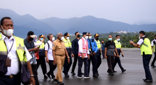 Gubernur Papua Barat, Dominggus Mandacan menyambut kunjungan dua menteri di Manokwari