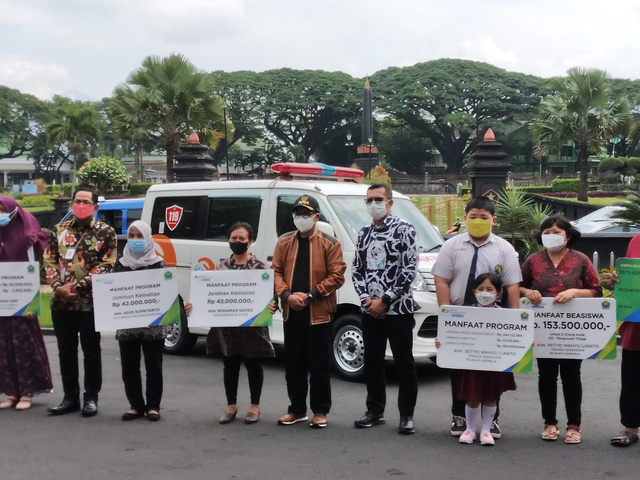 Penyerahan CSR kepada Pemerintah Kota Malang. Foto: Feni Yusnia