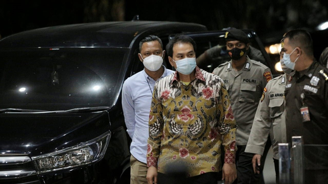 Wakil Ketua DPR RI Azis Syamsuddin tiba di Gedung KPK. Jakarta, Jumat (24/9).  Foto: Aditia Noviansyah/kumparan