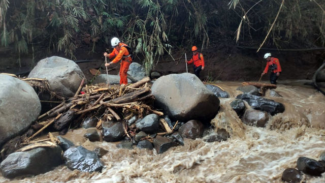 Proses pencarian korban bencana banjir bandang di Kabupaten Minahasa Tenggara