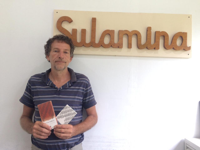 Pieter, perintis usaha Cokelat Sulamina di Kabupaten Kepulauan Sula, Maluku Utara. Foto: Iwan Setiawan/cermat
