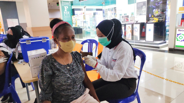 Vaksinasi di Kota Jayapura. (Dok Humas Polresta Jayapura Kota) 