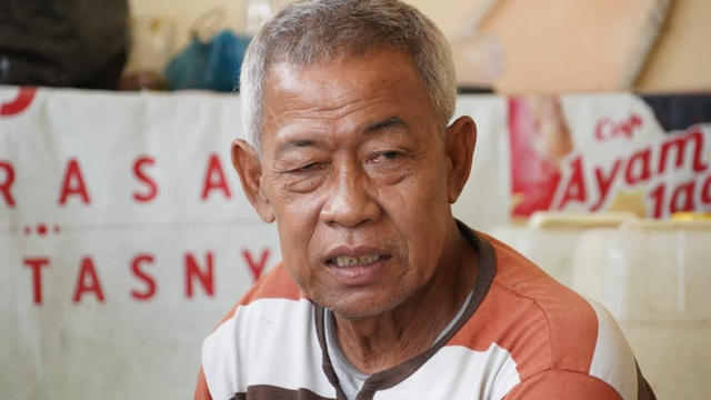 Agus Dartono, pensiunan Polri yang terkena sweeping Satpol PP di Semarang diberi bantuan. Foto: Dok. Istimewa