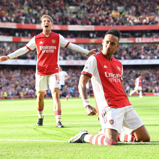 Pemain Arsenal Pierre-Emerick Aubameyang berselebrasi usai mencetak gol melawan Tottenham Hotspur di Stadion Emirates, London, Inggris, Minggu (26/9).
 Foto: Instagram/@arsenal