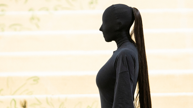 Kim Kardashian Habiskan Rp 142 Juta untuk Rambut Ponytail di Met Gala 2021 (140886)