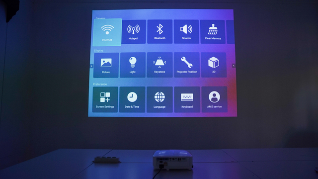 Tampilan menu pengaturan di Smart Projector BenQ EX800ST. Foto: Kevin S. Kurnianto/kumparan