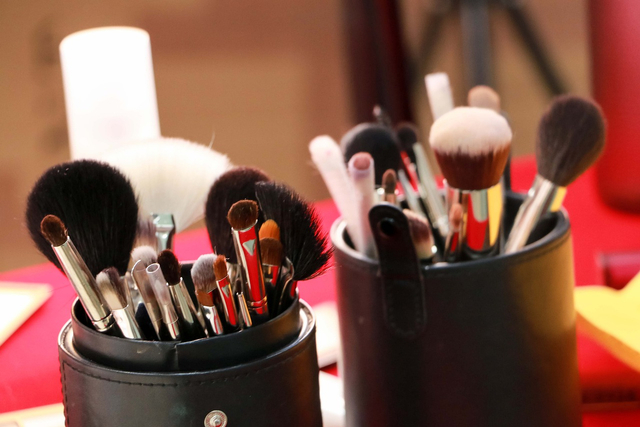 Ilustrasi alat makeup lengkap. Sumber: pixabay