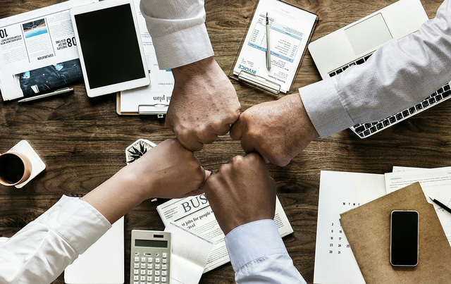 Manajemen dalam sebuah perusahaan atau organisasi dilakukan agar tercapainya tujuan bersama. Foto: Pixabay