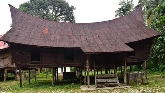 Rumah Lontiok, Rumah Adat Atap Lentik ala Nenek Moyang Kita yang Seorang Pelaut (65296)