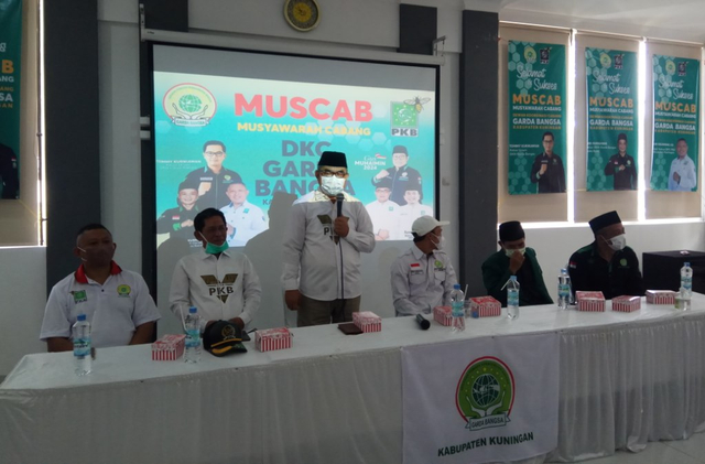 Ketua DPC PKB Kuningan, H Ujang Kosasih MSi saat membuka acara Muscab DKC Garda Bangsa Kuningan di Graha Ahmad Bagja Kabupaten Kuningan, Jabar. (Andri)