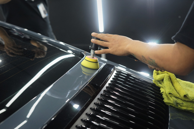 Jasa cuci mobil dan coating supercars di Hi Cars Garage. Foto: Muhammad Ikbal/kumparan
