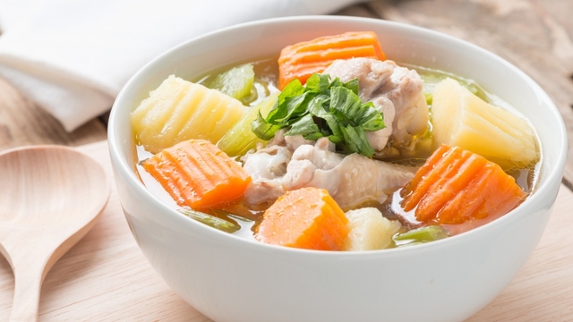 Sup Ayam Bisa Redakan Gejala Flu dan Pilek, Benar Enggak Sih? Foto: Shutterstock