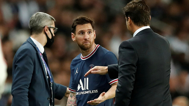 Ekspresi pemain Paris St Germain Lionel Messi saat diganti. Foto: Benoit Tessier/Reuters