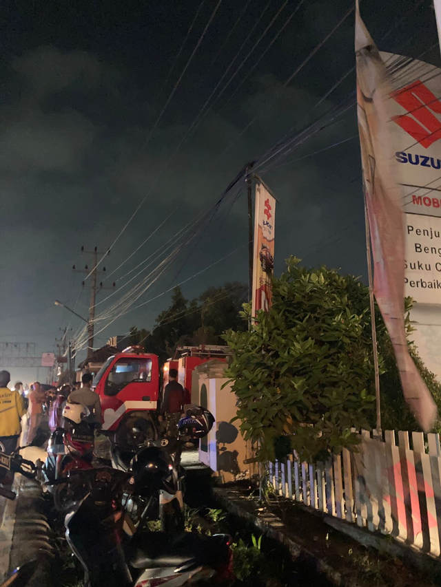 Rumah Tak Berpenghuni Selama 5 Tahun di Lampung Selatan Terbakar (1)