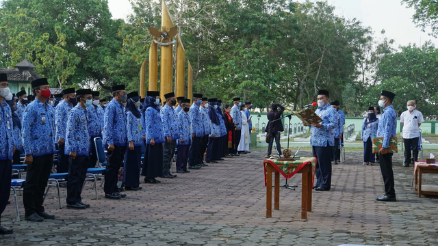 Bupati Blora Lantik Ratusan Pejabat Di Taman Makam Pahlawan | Kumparan.com