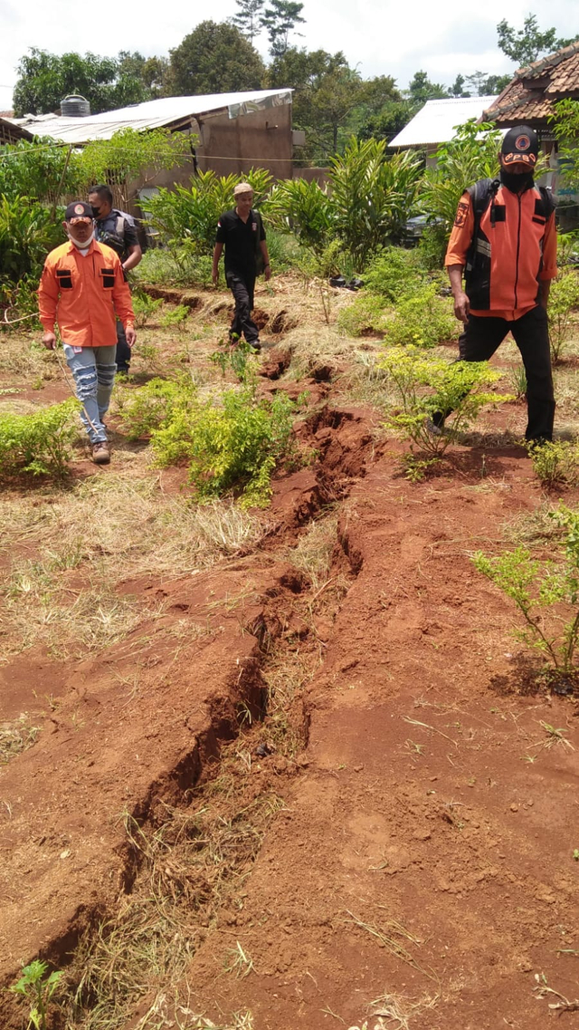 Pergerakan tanah di Desa Cidadap, Kecamatan Campaka, Kabupaten Cianjur. Foto: Dok. Istimewa