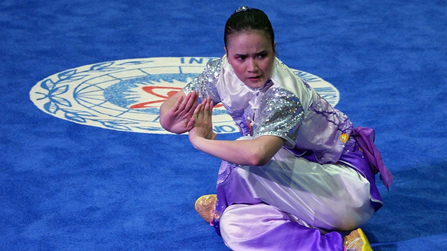 Atlet wushu Nandira Mauriskha dari DKI Jakarta tampil di nomor taolu chang quan putri PON XX Papua di GOR Futsal KONI, Merauke, Papua, Rabu (29/9/2021). Foto: Aditya E.S. Wicaksono/ANTARA