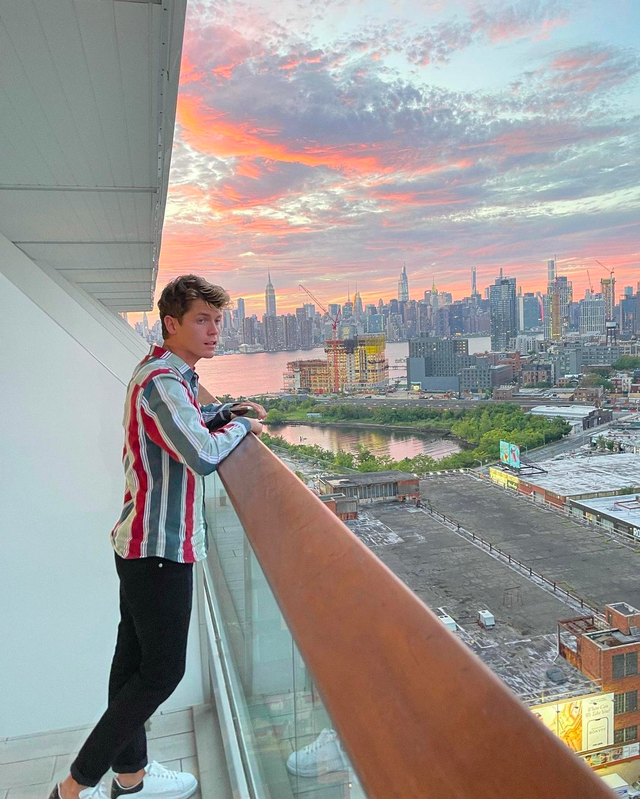 5 Potret Jamie Miller, Sempat Sapa Penggemar di Indonesia Lewat ITA 2021 (250768)