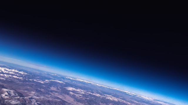 Lapisan ozon adalah bagian dari atmosfer bumi. Foto: Unsplash