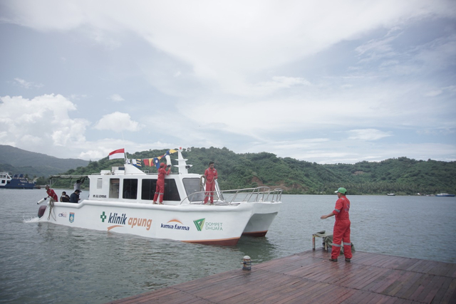 Klinik Apung hasil kolaborasi Kimia Farma bersama Dompet Dhuafa untuk menjangkau wilayah-wilayah pelosok Nusa Tenggara Barat dalam pelayanan kesehatan bagi seluruh masyarakat. (Selasa, 28/09) Dok. Dompet Dhuafa