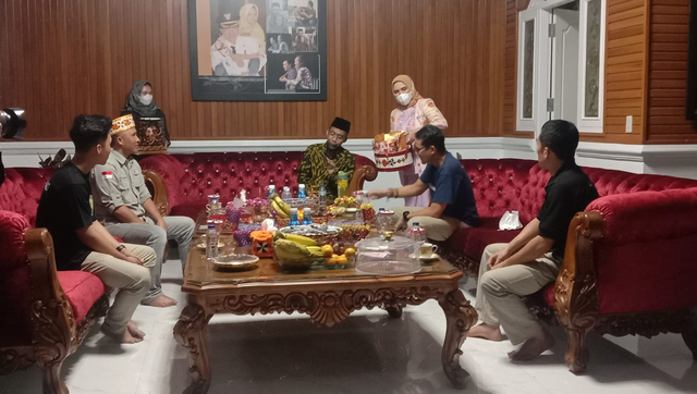 Menparekraf Gelar Diskusi Pengembangan Pariwisata di Rumah Pribadi Bupati Lambar (1)