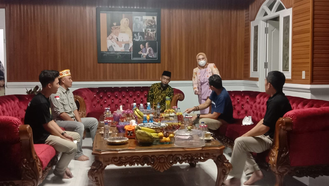 Menparekraf Gelar Diskusi Pengembangan Pariwisata di Rumah Pribadi Bupati Lambar (2)