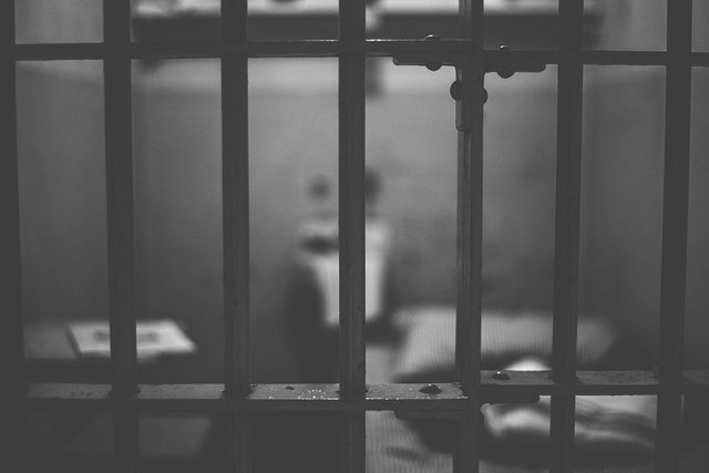 Mendekam di penjara, dok: pixabay