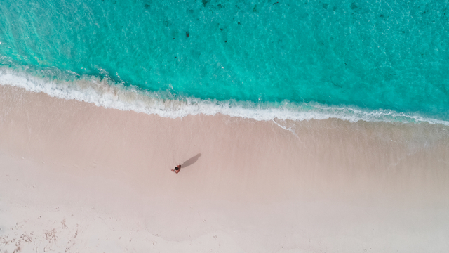 Pantai Abadi, Bolaang Mongondow Timur. Air Laut yang jernih di tambah hamparan pasir yang indah,  Foto koleksi pribadi. Sumber Ivan Assa