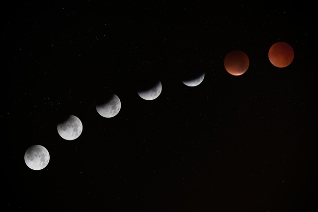Penampakan bulan yang mengalami fenomena gerhana dalam kurun waktu tertentu. Foto: Pixabay